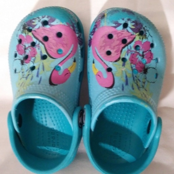 blue flamingo crocs